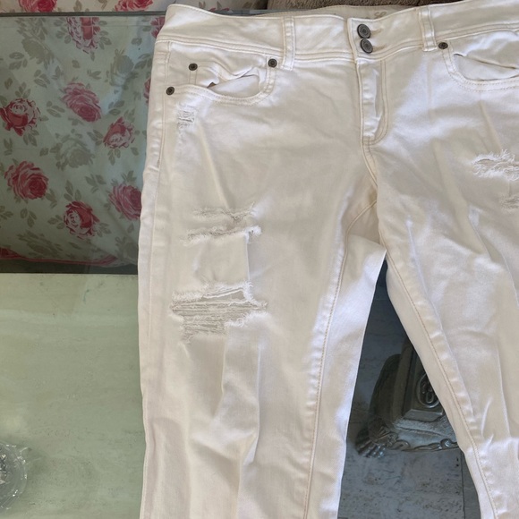 Ripped white jeans - Picture 2 of 9